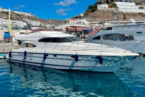 PRIVATE LUXURY YACHT