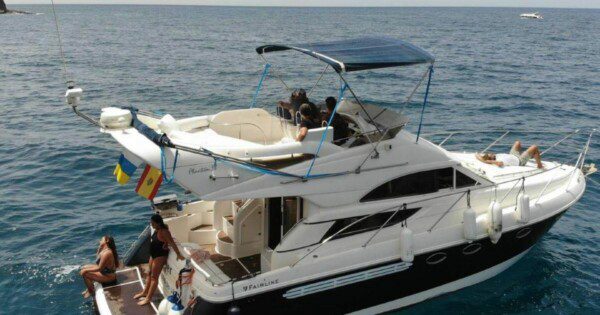 HIRE THIS YACHT