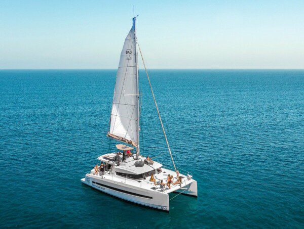 EXCLUSIVE PRIVATE BOAT 1 - 12 PERSONS